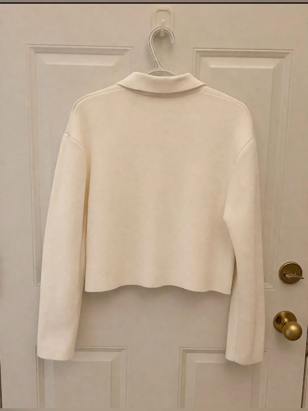 White Aritzia sweater babaton - Picture 2 of 6